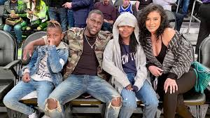 Vor wenigen wochen hatte kevin hart einen dramatischen autounfall. Susse Family Time Kevin Hart Geniesst Zeit Mit Frau Kids Promiflash De