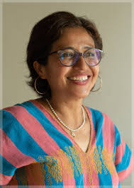 Diana Manzo's Instagram, Twitter & Facebook