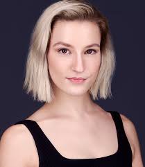 Hannah Hansen's Instagram, Twitter & Facebook