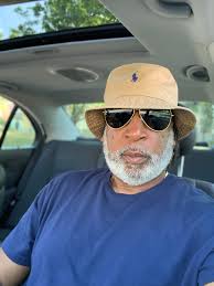 Let's start a debate. Brett Goldstein. Beard, or no beard. For me? Beard.  Definitely Beard. 😍😍