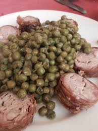 La preparazione dell'agnello gratinato al forno con i piselli è un po' lunga e elaborata ma seguendo passo dopo passo la ricetta può essere fatta anche da chi non è molto. Pasquetta 2014 Cordula Arrosto Di Agnello Con Piselli Bild Von Azienda Agrituristica San Martino Sardinien Tripadvisor