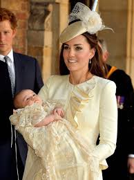 Un homme invité à un baptême ne doit pas forcement utiliser de costume, surtout s'il ne se sent pas à l'aise avec ce genre de vêtements. Comment S Habiller Pour Un Bapteme Conseils De Tenues Pour Les Parents Et Les Invites