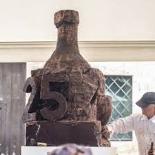Burbuqe zhupani ha salvato su cake stande. Sculture Di Cioccolato Eurochocolate Perugia 2018