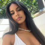 Robyn Fredericks's Instagram, Twitter & Facebook