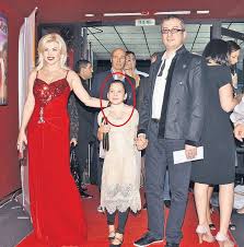 Am petrecut doua saptamani in brazilia cu elena, fiica mea, cu andrei, sotul, si cu tatal meu. Fiica Loredanei Groza A Implinit 22 De Ani Elena E Copia BrunetÄƒ A Mamei Sale