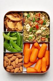 10 Einfache Mittagessen Die Nicht Gekuhlt Werden Mussen Einfache Gekuhlt Mittagessen Mussen Nicht Werd Healthy Snacks Easy Lunches Clean Eating Snacks