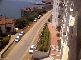 Yalova, armutlu, karşıyaka mahallesi, kurtuluş caddesi üzerinde, deniz manzaralı, ido iskeleye 900 metre mesafede, çardak ve bahçesi olan binanın 3. Armodies Yalova Armutlu Yalikent Sitesi Sahibinden Facebook