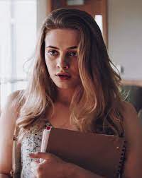 This is for people who can always tell when a painting is crooked. Tessa Young Aftermovie Gaya Rambut Selebritas Aktor