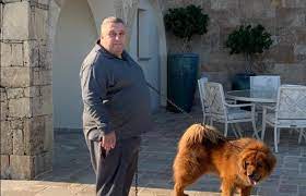 Kıbrıs'ın en zengin iş adamlarından biri olan. En3cgqvsscsmnm