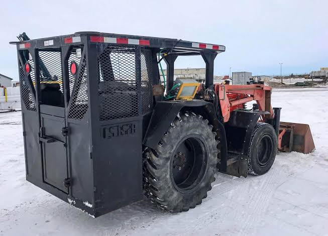 Kubota M5700 Tractor