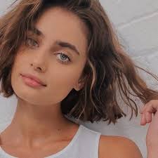 Brown hair color is so natural and there lots of different hues of brown. Taytaybae On Instagram Taylor Hill In Listal She Is So Cute With Short Hair Short Hair Styles Medium Hair Styles Taylor Hill