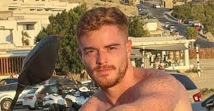 Gold In Greece, Pecs Parade + More Eye Candy