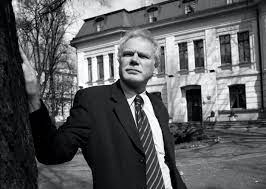 This article is based on a speech delivered on the occasion of the reception of the author's liber amicorum: Uaezigxweus Hm