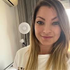 Our maracuja juicy shimmer glass lip plump is the PERFECT NYE pout!  🤍Duochrome pearls drench lips in a veil of shimmer & multidimensional  shine with zero glitter. ✨ Shop in-stores at Sephora