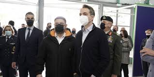 Το εμβολιαστικό κέντρο θα πρέπει να διαθέτει χώρο αναμονής καθώς και διακριτούς χώρους για λόγους προστασίας της ατομικότητας κάθε εμβολιαζόμενου. Sto Mega Emboliastiko Kentro Peristerioy O Kyriakos Mhtsotakhs Mexri Arxes Maioy 8a Exoyn Emboliastei Oloi Oi Anw Twn 60 Politikh Iefimerida Gr