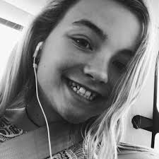 mia maxwell (@miafaithh_)