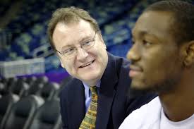 Shock the World: UConn Basketball in the Calhoun Era: Burns, Peter F.:  9781555537777: Amazon.com: Books