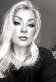 Tara Carlucci's Instagram, Twitter & Facebook