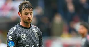 Jacobus antonius peter johannes jasper cillessen (born 22 april 1989) is a dutch professional footballer who plays as a goalkeeper for spanish club valencia and the netherlands national team. Vriends Over Spuugverbod Kan Mijn Vriendin Eindelijk Weer Naar Sparta Kijken Voetbalprimeur Nl