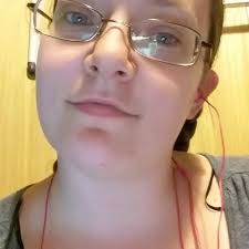 Danielle Groves's Instagram, Twitter & Facebook