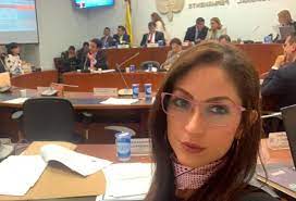 Get in touch with jennifer arias (@jennyj372) — 146 answers, 156 likes. Presidencia De La Camara De Representantes Sera Asumida Por Jennifer Arias La Fm