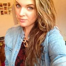 Kellie Bingham's Instagram, Twitter & Facebook