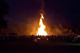 Det er i utgangspunktet totalforbud fra å gjøre opp ild i haugesund. Sankthans Wikiwand