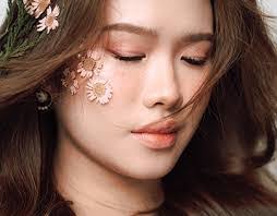 Marta Arguelles's Instagram, Twitter & Facebook