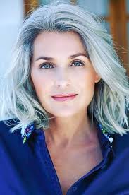 Chopped long bob hairstyles for women over 40. 45 Medium Hairstyles For Women Over 50 Long Gray Hair Medium Hair Styles Gray Hair Highlights