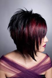 The flaming red hair color perfectly complements the haircut. Funky Rot Lila Kurze Haare Frisuren Feines Haar Feines Frisuren Funky Hair Styles Funky Short Hair Medium Hair Styles