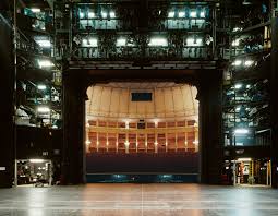 15 Photos Of What Actors See When They Re Onstage Modern Theatre Onstage Theatre Stage