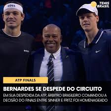 O árbitro brasileiro Carlos Bernardes foi escolhido para comandar a decisão  do ATP Finals, entre Jannik Sinner e Taylor Fritz neste domingo em Turim.  Aos 60 anos, ele está em sua última