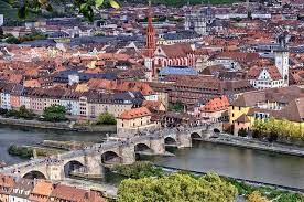 German media are reporting at least three people have been killed in a suspected mass stabbing attack in central würzburg. Wie Der Kaffee Nach Wurzburg Kam Kaffee Journal