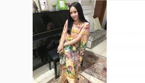Maybe you would like to learn more about one of these? Lebaran Pakai Kaftan Seleb Model Syahrini Dan Nagita Slavina Cantik Tempo Co