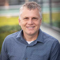 Colleen Sell, Editor in Eugene, OR, USA