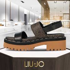 Ampia scelta di borse e accessori. Liu Jo Pink Summer Sandalen Mit Monogramm Fur Damen Speedd