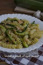 Pasta Zucchine E Salmone Cremosa Senza Panna Ricetta Salmone Affumicato Cibo Etnico E Zucchine