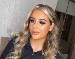 Love this more glam looks from lilyanne. Perfect for nights out or  brunching with the girls. Takings bookings now for 30th July 🤍