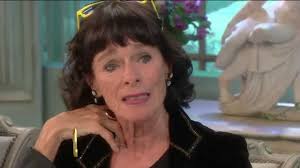 Mirtha legrand tuvo su primera salida en pandemia y fue al teatro a ver a verónica llinás y soledad silveyra. Almorzando Con Mirtha Legrand 2014 La Asombrosa Historia De Charles Chaplin En Su Lecho De Muerte Youtube