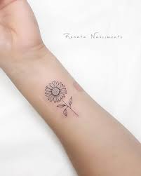 Sintydio Renata Naѕcimento On Instagram The Little Sunflower Studi Sintydio Renata Naѕcimen Sunflower Tattoo Simple Hand Tattoos Tattoos For Women