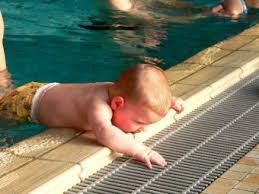 Erfahren sie auf dieser seite ab wann babyschwimmen sinnvoll ist, wo man kurse findet und was eltern beachten sollten. Babyschwimmen Ab Wann Mamiweb De