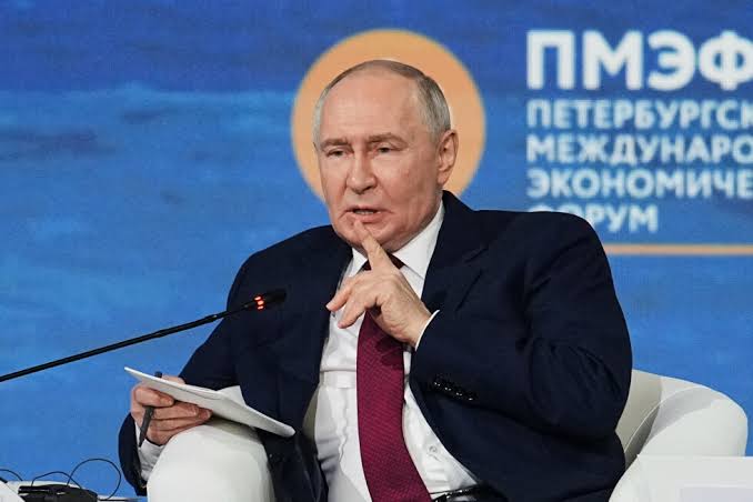 Putin rejects Zelenskyy's offer to meet, saying he sees no point in it | AP News