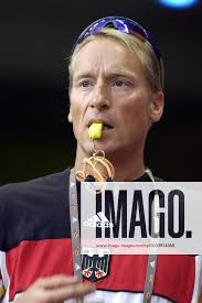 Thomas Weise, Trainer von Anika Becker, mit Trillerpfeife Leichtathletik WM  Damen Weltmeisterschaft