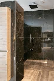 luxe ruime inloopdouche zwart marmer tegels badkamer marmeren tegels badkamer inspiratie