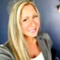 Kelly Eck's Instagram, Twitter & Facebook