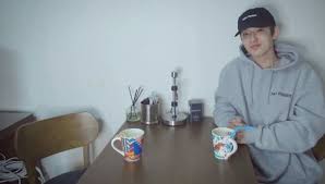  160 Ide Zoom Background Di 2021 Jae Day6 Cartoon Jokes Latar Belakang Laptop