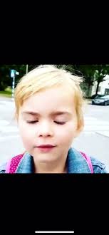 Ellen Lott (@ellenlott_)