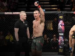 Max literally was just throwing a barage of punches for what felt forever in the 4th. Rw Sjj3v4f Qwm