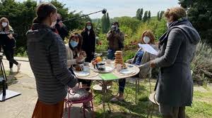 Les mystères de l'amour, saison 19 en téléchargement 100% légal, streaming, replay et vod. Les Mysteres De L Amour Retour Sur Le Tournage Avec Des Masques Premiere Fr