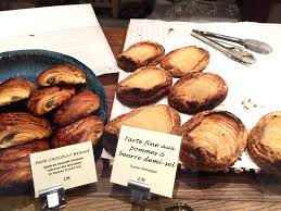 Stuff a snail into each shell, slightly pushing it half way into the cavity of the shell. Paris Du Pain Et Des Idees Sweet Escargot Croissants Miss Yyc